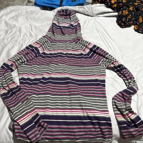 NEW! Girls light weight long sleeve shirt. Size M non smoking home! - Picture 2 of 3